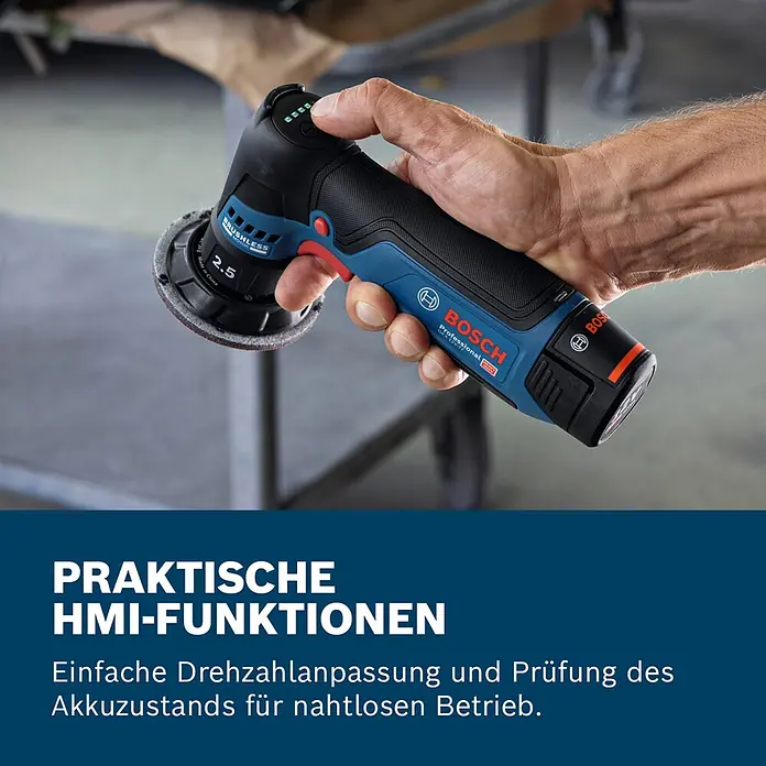 Bosch Professional Akku-Exzenterschleifer GEX 12V-77 - 12 V, Ohne Akku, Durchmesser Schleifteller: 77 mm - Hand hält blauen und schwarzen Bosch Professional Akku-Winkelpolierer mit Schleifscheibe, zeigt LED-Anzeigen.