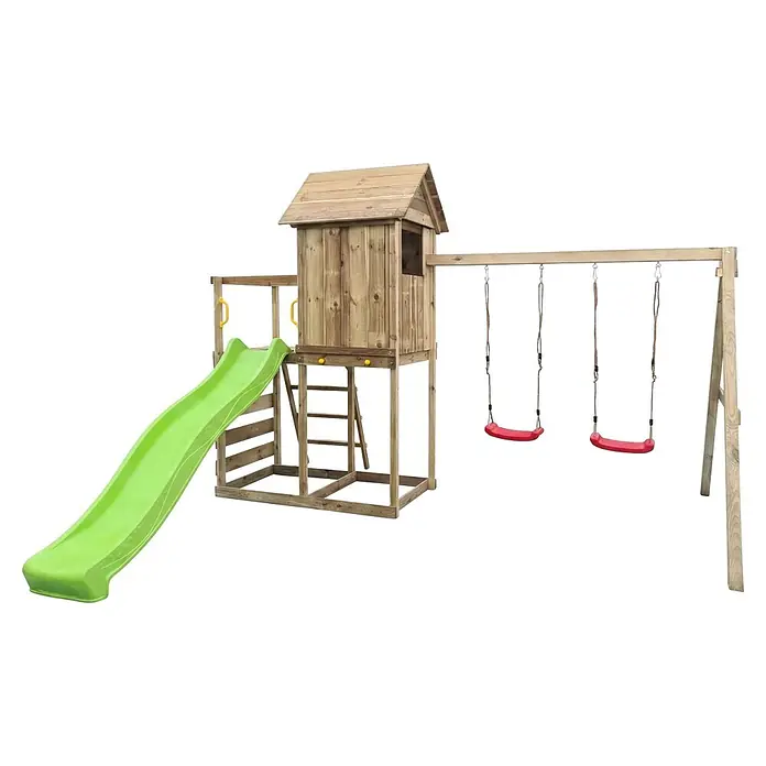 Max Play Kinderspielturm 5 - L x B x H: 370 x 368 x 262 cm, Natur - Hölzerner Spielplatz mit grüner Rutsche, erhöhtem Spielhaus und zwei roten Schaukeln.