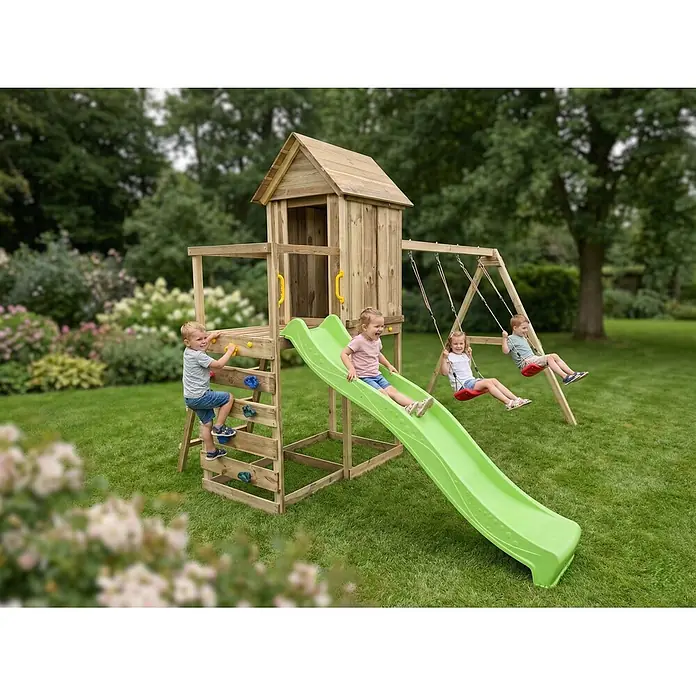 Max Play Kinderspielturm 5 - L x B x H: 370 x 368 x 262 cm, Natur - Hölzerner Outdoor-Spielplatz mit grüner Rutsche, Kletterwand und Schaukeln, von Kindern im Garten genutzt.
