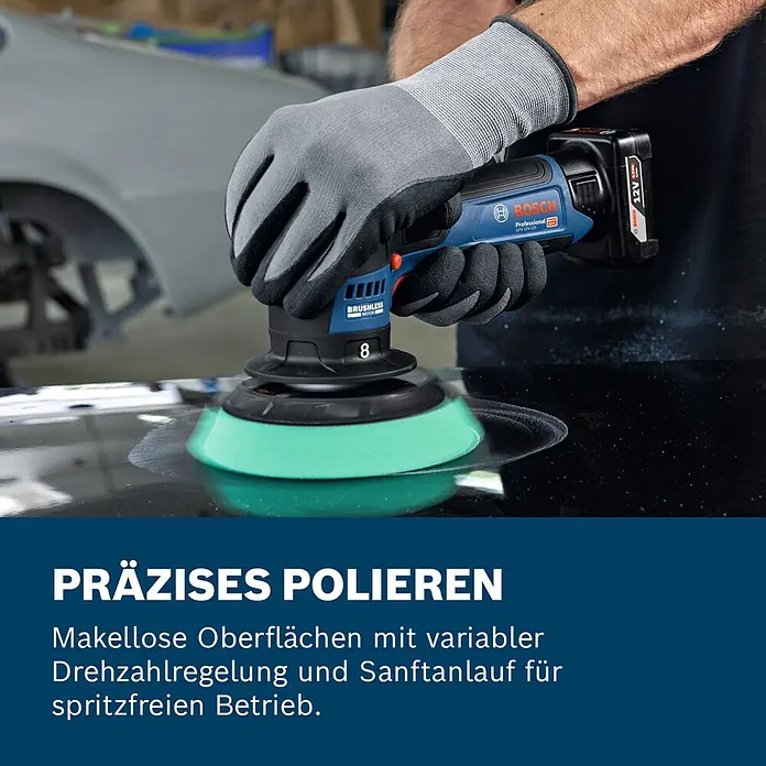 Bosch Professional Akku-Poliermaschine GPX 12V-125 - 12 V, Ohne Akku, Leerlaufdrehzahl: 1.400 U/min - 7.000 U/min - Hand hält blauen Bosch Akku-Polierer mit grünem Pad, poliert dunkle Oberfläche.