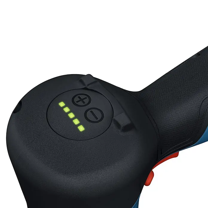 Bosch Professional Akku-Exzenterpolierer GPX 12V-77 - 12 V, Ohne Akku, Durchmesser Polierteller: 77 mm - Nahaufnahme eines schwarzen Handgeräts mit fünf leuchtend grünen LED-Anzeigen und Plus/Minus-Tasten, voller Akku.
