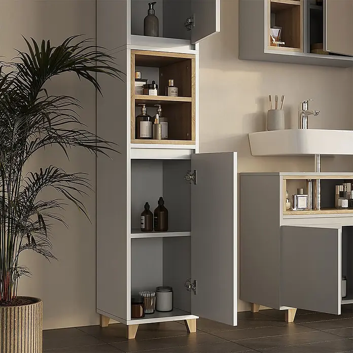Vicco Badmöbel-Set Elnor Greige 4 Teile - Greige, Matt - Hoher grau-weißer Badezimmerschrank mit Holzregalen und -füßen, neben passendem Waschtisch mit Waschbecken und Toilettenartikeln.