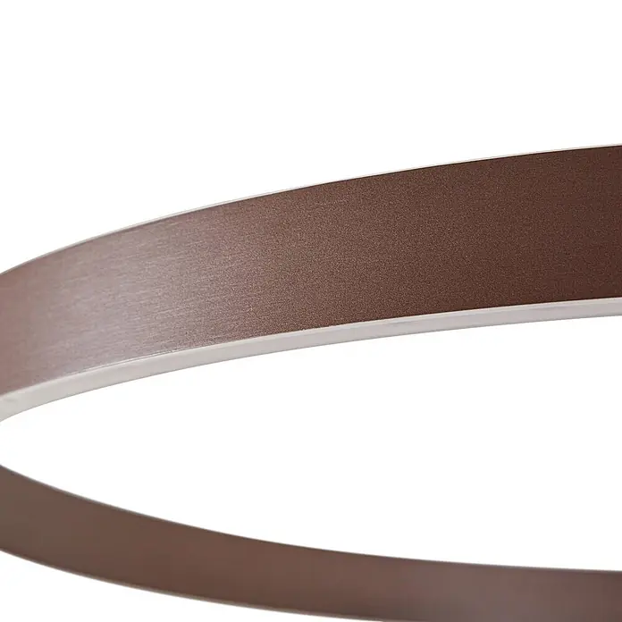Lucande Pendelleuchte Yonam - braun / rost, kaffeebraun, weiß - Gekrümmtes braunes Band mit strukturierter Oberfläche und weißem Leuchtrand.