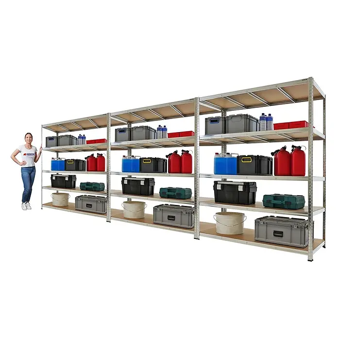 Proregal Schwerlastregal RAGNAR Mega Deal 3 Stück - H x B x T: 180 x 150 x 60 cm, Traglast pro Boden: 175 kg, Anzahl Böden: 5 Stk., Stecken, Verzinkt - Regal aus Metall mit Holzplatten, gefüllt mit Behältern. Eine Frau steht daneben zur Größenangabe.