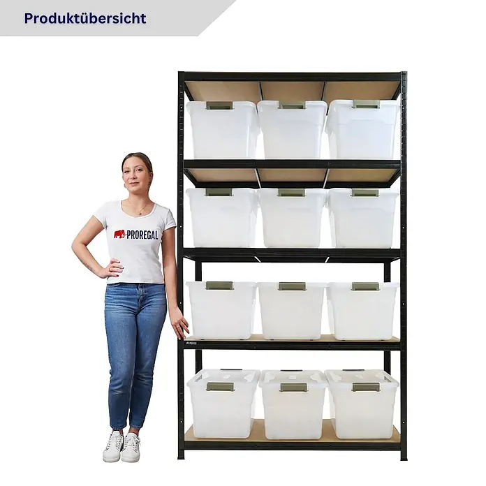 Proregal Schwerlastregal RAGNAR inkl 12x Aufbewahrungsbox 45 Liter - Traglast pro Boden: 175 kg, Anzahl Böden: 5 Stk., Stecken, Schwarz - Schwarzes Metallregal mit Holzbrettern und durchsichtigen weißen Aufbewahrungsboxen, daneben eine Frau zur Größenanzeige.