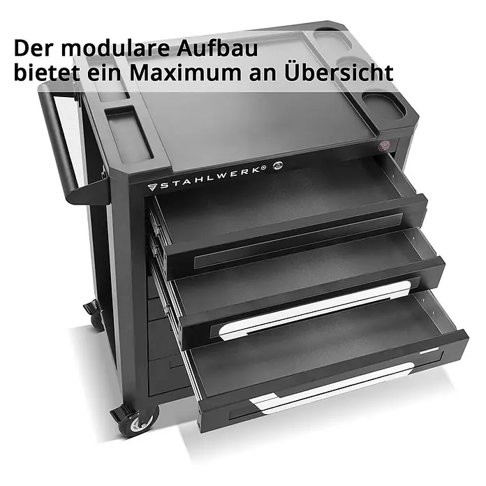 STAHLWERK Werkzeugkoffer Werkstattwagen FALCON -  - Schwarzer modularer Werkzeugwagen mit mehreren geöffneten Schubladen, zeigt seine Speicherkapazität und mobiles Design.