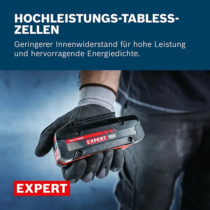 Bosch Professional AMPShare 18V Akku & Ladegerät 1X EXBA 18V-40, GAL 12V/18V - 18 V, 1 Akku, 4 Ah - Eine behandschuhte Hand hält einen schwarz-roten 18V 4Ah EXPERT Akkupack.