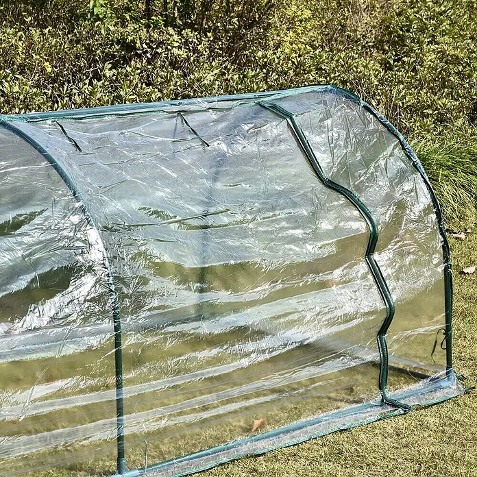 Furnicato Gewächshaus - 100 x 250 cm, Material Seitenwand: Stahl, 14 mm, grün - Transparentes Mini-Gewächshaus mit grünem Rahmen auf Gras im Freien.