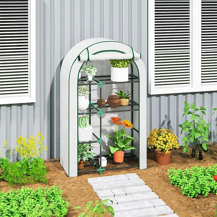 Outsunny Gewächshaus - 100 x 45 cm, Material Seitenwand: Kunststoff, 0,3 mm, Dunkelgrau - Weiß-grünes, gewölbtes Mini-Gewächshaus mit Pflanzen auf Regalen in einem Garten.