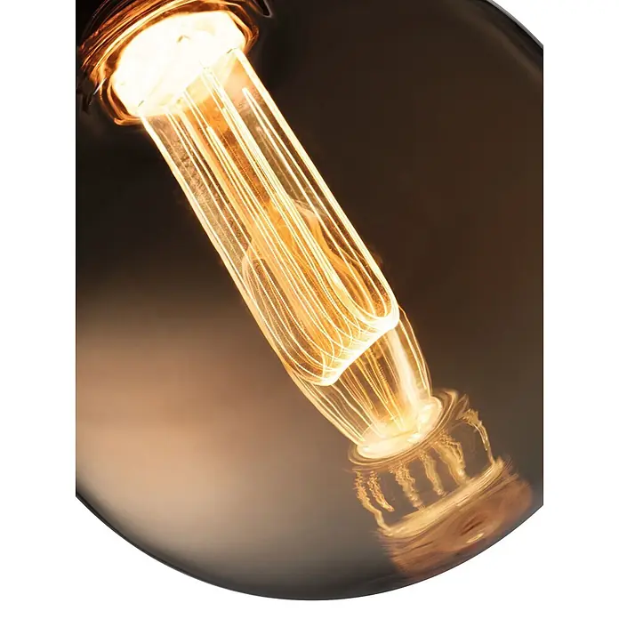 Paulmann LED-Lampe Inner Glow Arc - E27, Dimmbar, Warmweiß, 300 lm, 4,2 W - Nahaufnahme einer beleuchteten Edison-Glühbirne mit warm leuchtenden Filamenten im Klarglasgehäuse.