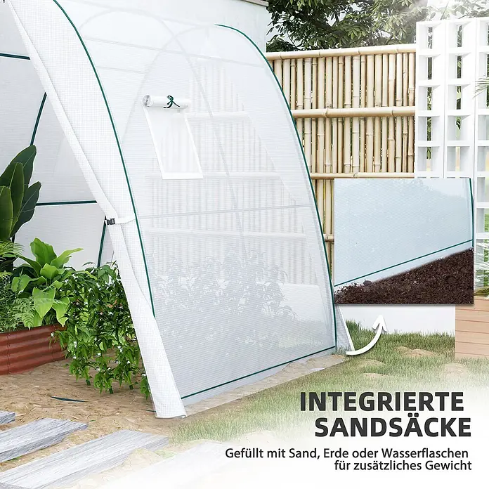 Outsunny Gewächshaus - 180 x 180 cm, Material Seitenwand: Kunststoff, 0,3 mm, Grün - Durchsichtiges weißes Gewächshaus mit grünem Rand und integrierten Sandsäcken an der Basis für Stabilität, im Garten mit Pflanzen.