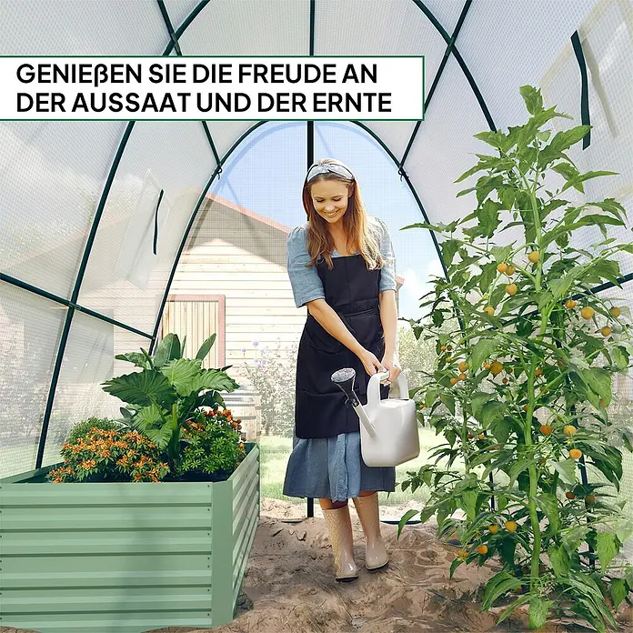 Outsunny Gewächshaus - 180 x 180 cm, Material Seitenwand: Kunststoff, 0,3 mm, Grün - Transparentes Bogengewächshaus mit grünem Hochbeet, wo eine Frau Pflanzen gießt.