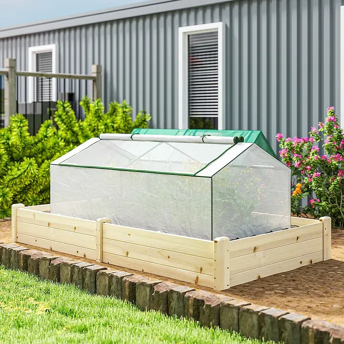 Outsunny Gewächshaus - Außenmaß inkl. Dachüberstand (B x T): 180 x 90 cm, Material Seitenwand: Kunststoff, 0,3 mm, Grün - Kleines weißes Netz-Gewächshaus mit grünem Rand auf einem hellen Hochbeet aus Holz im Garten.