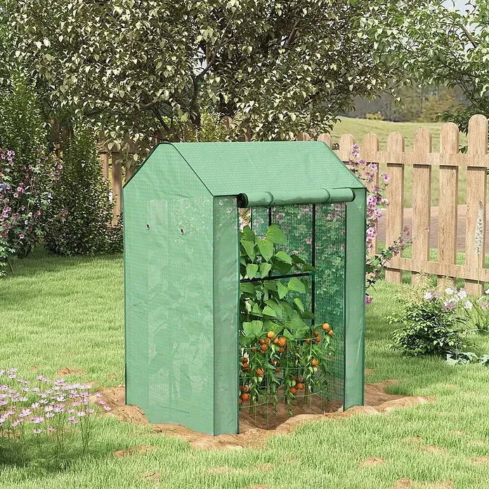 Outsunny Gewächshaus - Außenmaß inkl. Dachüberstand (B x T): 100 x 80 cm, Material Seitenwand: Kunststoff, 0,3 mm, Grün - Grünes tragbares Gewächshaus im Garten, mit Tomatenpflanzen darin.