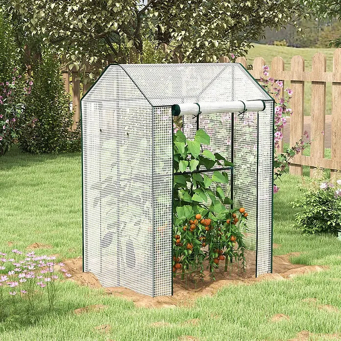 Outsunny Gewächshaus - 100 x 80 cm, Material Seitenwand: Kunststoff, 0,3 mm, Schwarz - Ein kompaktes Gewächshaus mit transparenter Gitterabdeckung und grünem Rahmen steht im Garten und schützt Tomatenpflanzen.