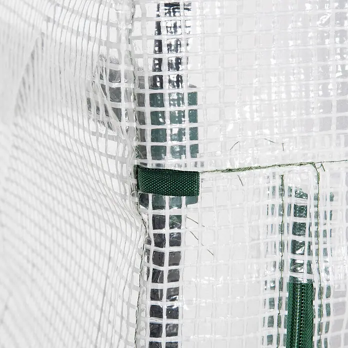 Outsunny Gewächshaus - 70 x 50 cm, Material Seitenwand: Kunststoff, 0,3 mm, Grün - Nahaufnahme einer transparenten, gitterverstärkten Gewächshausabdeckung mit dunkelgrünem Gurt und Reißverschluss.