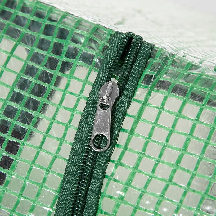Furnicato Gewächshaus - 60 x 120 cm, Material Seitenwand: Stahl, 14 mm, Grün - Nahaufnahme von klarer Gewächshausfolie mit grünem Gittermuster und dunkelgrünem Reißverschluss mit silbernem Zipper.