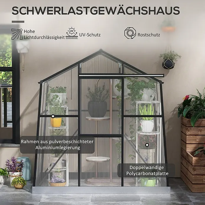 Outsunny Gewächshaus - 192 x 131 cm, Material Seitenwand: Kunststoff, 0,3 mm, Schwarz - Ein dunkelgraues Gewächshaus aus pulverbeschichtetem Aluminium mit doppelwandigen Polycarbonatplatten, gefüllt mit Pflanzen auf einer Terrasse.