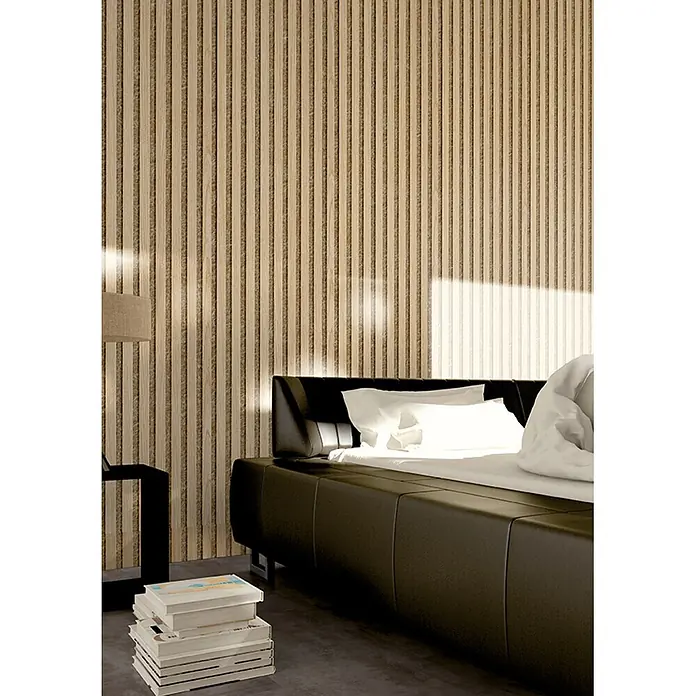 acous Akustikpaneel Economico - Eiche hellbraun / beiger Filz, 2.400 x 380 x 16,5 mm - Helle Holzlamellenwandverkleidung in einem Schlafzimmer.