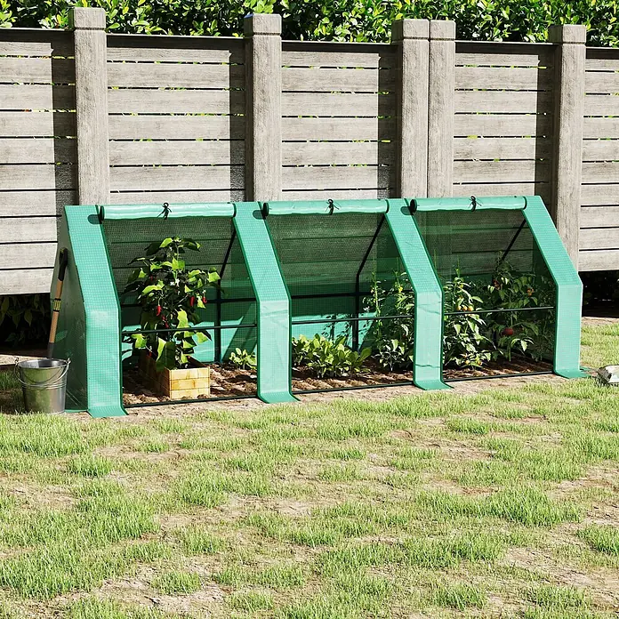 Furnicato Gewächshaus - 90 x 270 cm, Material Seitenwand: Stahl, 14 mm, Grün - Grünes Stoff-Minigewächshaus mit drei Abschnitten, das verschiedene Pflanzen wie Chilischoten und Tomaten im Garten schützt.