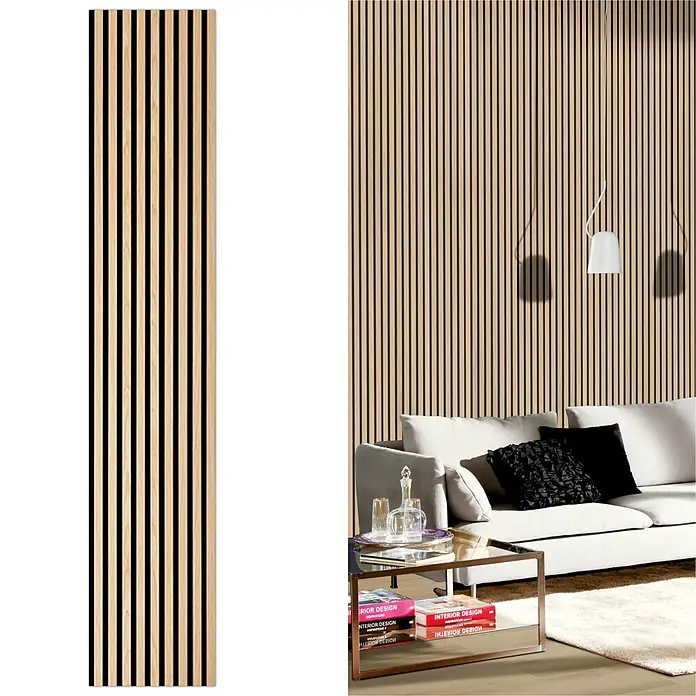 acous Akustikpaneel Economico - Eiche Hellbraun /schwarzer Filz, 2.400 x 380 x 16,5 mm - Akustik-Holzlamellenpaneel mit Eichenfurnier auf schwarzem Filz, als stilvolle Wandverkleidung in einem modernen Wohnzimmer.
