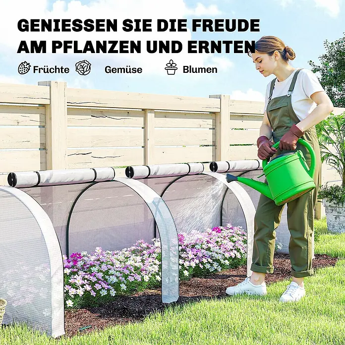 Furnicato Gewächshaus - Außenmaß inkl. Dachüberstand (B x T): 100 x 295 cm, Material Seitenwand: Stahl, 14 mm, weiß - Eine Person gießt Blumen in zwei weißen, gewölbten Tunnelgewächshäusern für Pflanzen, Obst und Gemüse.