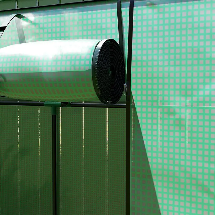 Outsunny Gewächshaus - 200 x 76 cm, Material Seitenwand: Kunststoff, 0,3 mm, Dunkelgrün - Gerolltes grünes Schattiernetz mit weißem Karomuster auf einem Rahmen.