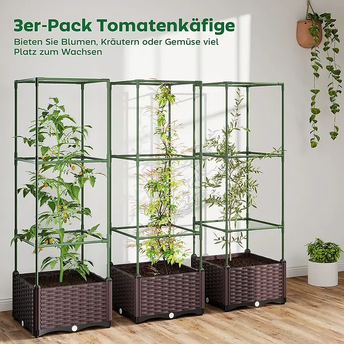 Outsunny Hochbeet - Stahl, Braun - Dreierpack grüne Pflanzenkäfige mit braunen Rattan-Pflanzgefäßen, die verschiedene Pflanzen im Innenbereich stützen.