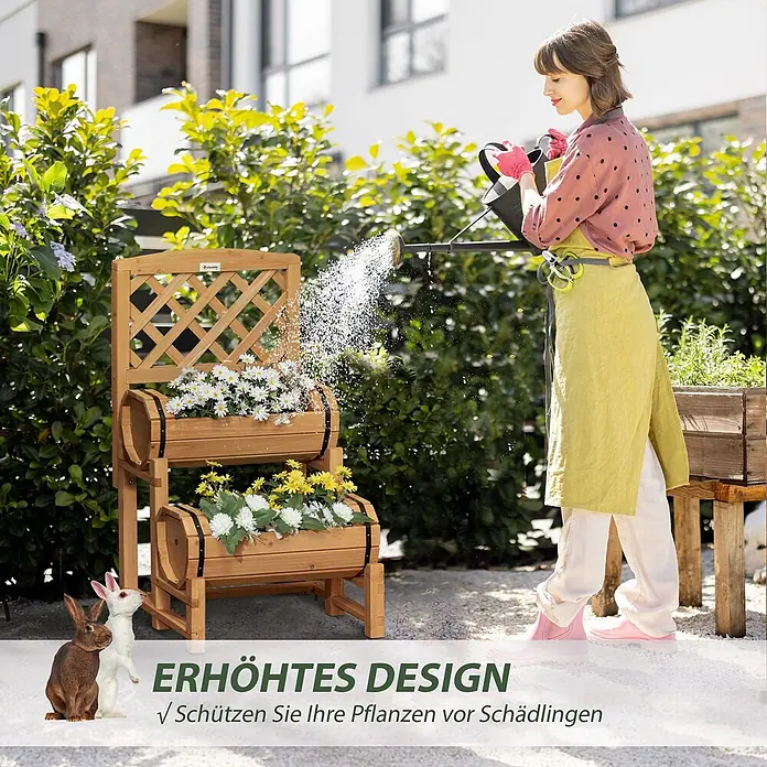 SONNENH Hochbeet mit Rankhilfe - Holz, gelb - Erhöhter hölzerner Etagen-Pflanzer mit Spalier, mit bunten Blumen, in einem Garten bewässert.