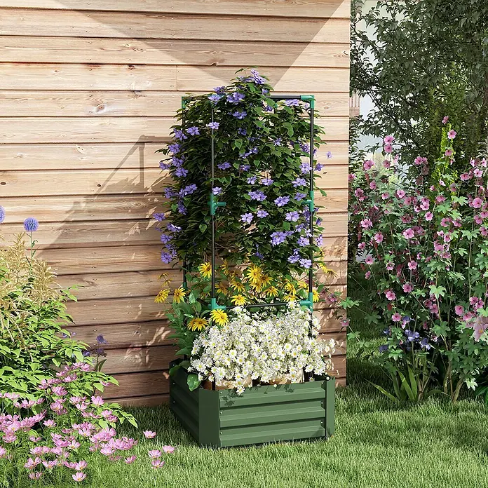 Furnicato Hochbeet - 61 x 61 x 140 cm, Verbundwerkstoff, Grün - Grünes Metall-Hochbeet mit integriertem Rankgitter, bepflanzt mit Blumen in einer Gartenumgebung.