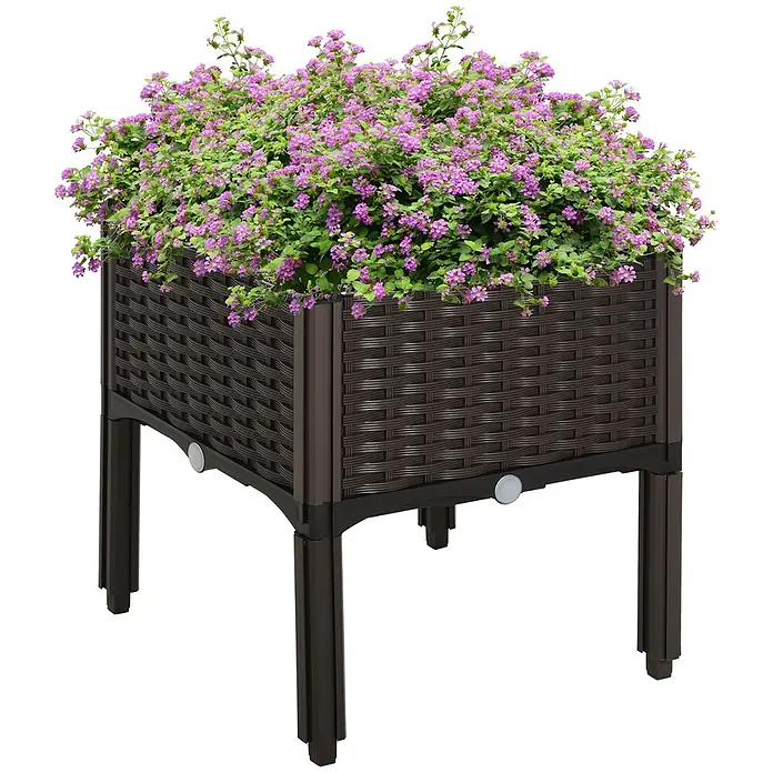 Outsunny Hochbeet Braun, 40cm x 40cm x 44cm - Kunststoff, Braun - Dunkelbraunes Hochbeet mit Rattan-Struktur und lila Blüten.