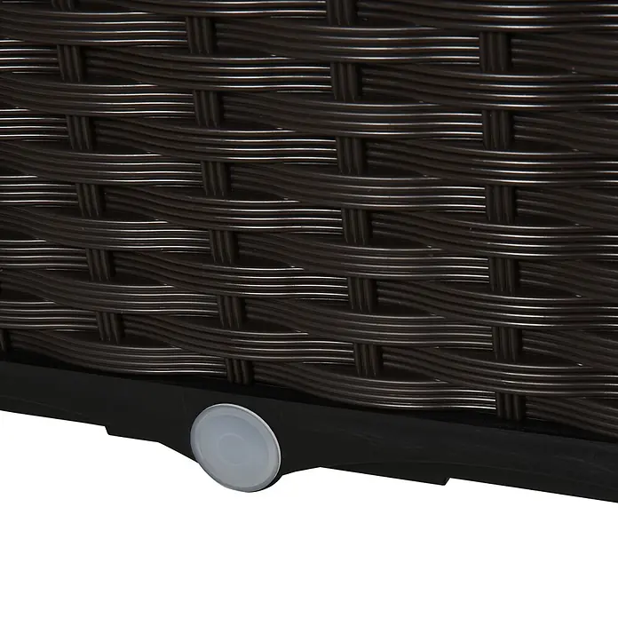 Outsunny Hochbeet Braun, 40cm x 40cm x 44cm - Kunststoff, Braun - Nahaufnahme von dunkelbraunen Möbeln aus geflochtenem Kunststoffrattan mit schwarzem Sockel und weißem Ablassstopfen.
