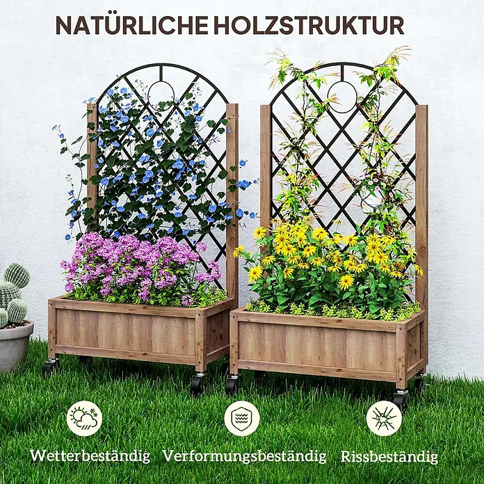 Outsunny Hochbeet - Stahl, Braun - Zwei hölzerne Pflanzkübel mit schwarzen Metallrankgittern, gefüllt mit Blumen, auf Rollen.