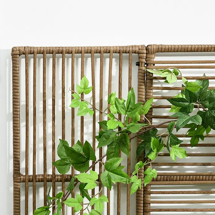 Outsunny Hochbeet - 103 x 103 x 29 cm, Stahl, Beige - Brauner dekorativer Sichtschutz im Rattan-Stil mit künstlichen grünen Efeuranken.
