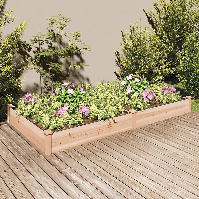 Furnicato Hochbeet - 120 x 240 x 25 cm, Holz, Natur - L-förmiges Hochbeet aus Naturholz, gefüllt mit Grünpflanzen und rosa Blüten, auf einer Holzterrasse.