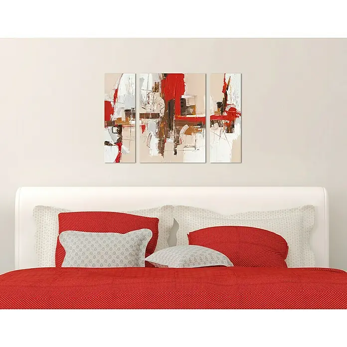 ProArt Leinwandbild Konventionel - Bright & Dark Colours I, B x H: 80 x 30 cm - Ein Schlafzimmer mit einem großen weißen Bett und einer abstrakten Leinwandkunst in Rot-, Braun- und Weißtönen über dem Bett.