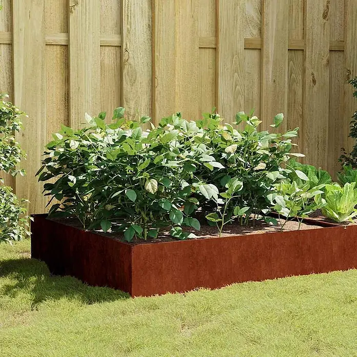 Furnicato Hochbeet - 100 x 100 x 41 cm, Stahl, Witterungsbeständiger Stahl/Braun - Hochbeet aus Cortenstahl mit Pflanzen in einem Garten.