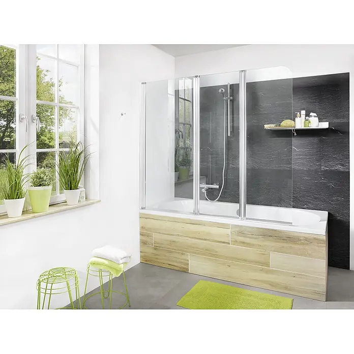 Camargue Badewannenaufsatz - B x H: 155 x 140 cm, 3 Stk. - Ein Badezimmer mit einer Badewanne und einer dreiteiligen Duschwand aus Glas. Die Wand schützt vor Spritzwasser beim Duschen in der Wanne.