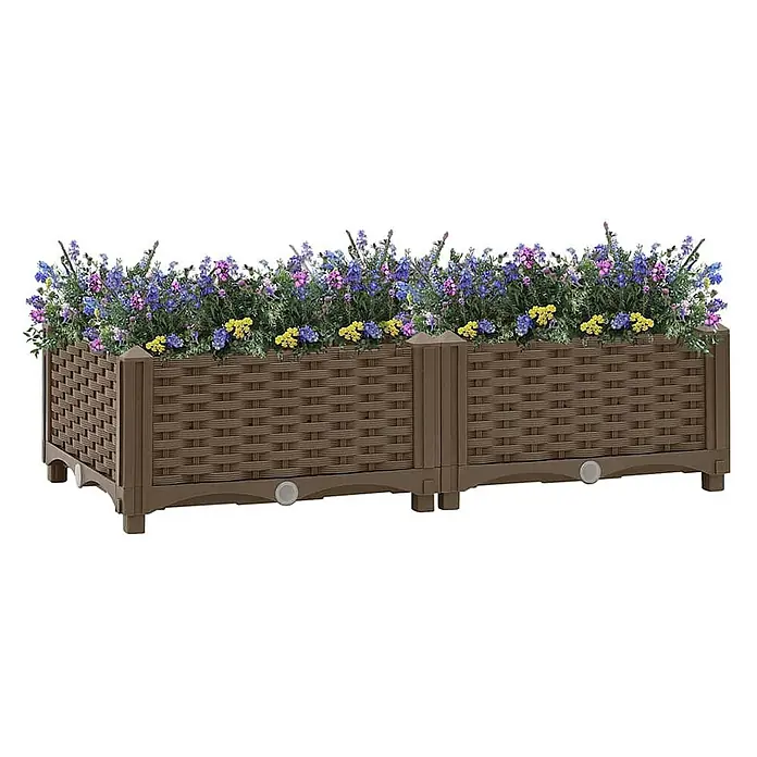 Furnicato Hochbeet - 80 x 40 x 23 cm, Kunststoff, Braun - Brauner, geflochtener modularer Pflanzkasten mit bunten blau, lila und gelben Blumen.