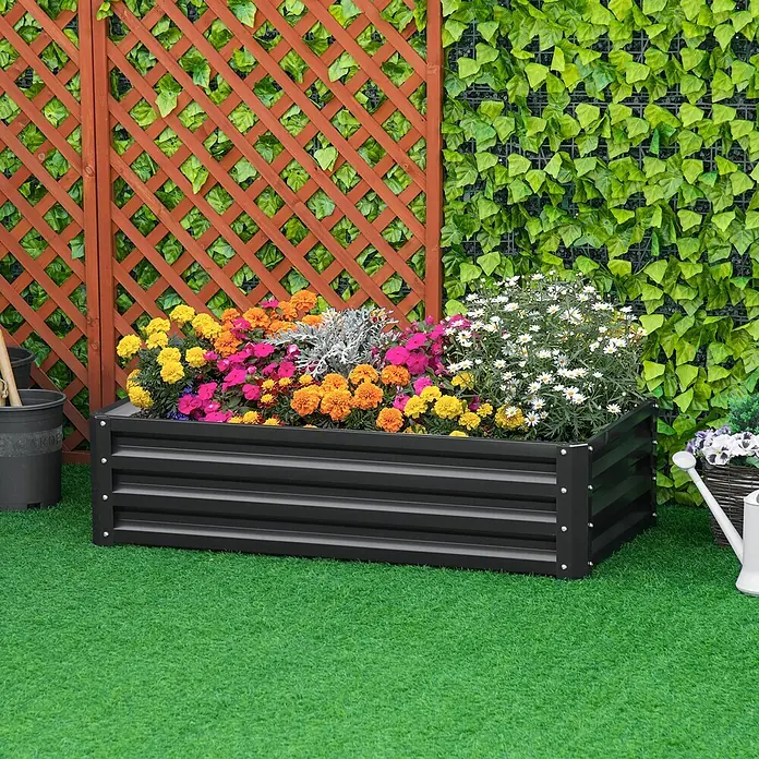 Furnicato Hochbeet - 120 x 60 x 30,5 cm, Stahl, Grau - Ein schwarzes, gewelltes Hochbeet aus Metall ist mit bunten Blumen gefüllt.