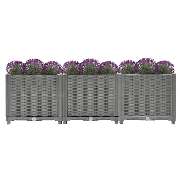 Furnicato Hochbeet - 120 x 40 x 38 cm, Kunststoff, Hellgrau - Modulares graues Pflanzgefäß in Rattan-Optik mit lila Kunstpflanzen.