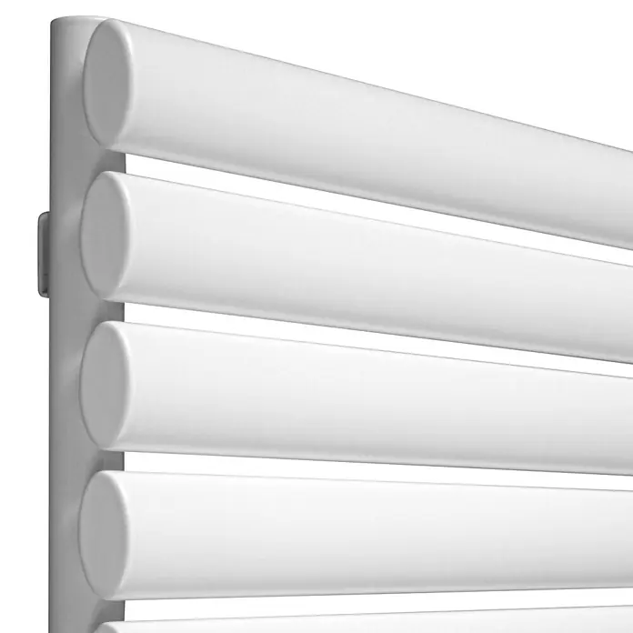 Camargue Badheizkörper Neo - B x H: 600 x 1.216 mm - Nahaufnahme eines weißen Handtuchwärmers mit horizontalen Stangen, der Funktionalität und modernes Design vereint.