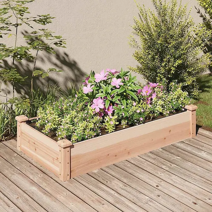 Furnicato Hochbeet - 120 x 60 x 25 cm, Holz, Natur - Helles Hochbeet aus Holz, gefüllt mit rosa und grünen Pflanzen, auf einer Holzterrasse.
