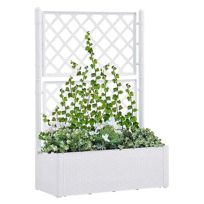 Furnicato Hochbeet - 100 x 43 x 142 cm, Kunststoff, Weiß - Weißer Blumenkasten mit Rattanmuster und integriertem weißen Rankgitter, bepflanzt mit Kletterpflanzen und weißen Blüten.