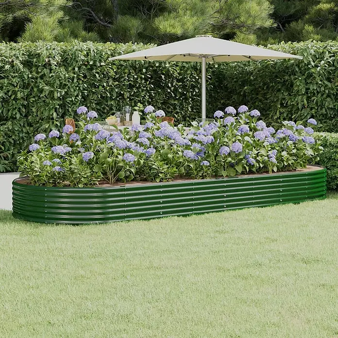Furnicato Hochbeet - 373 x 140 x 36 cm, Stahl, Grün - Grünes Hochbeet aus Wellblech, gefüllt mit lila Hortensien, in einem sonnigen Garten.