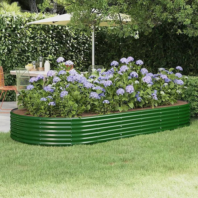 Furnicato Hochbeet - 296 x 140 x 36 cm, Stahl, Grün - Großes grünes Hochbeet aus Wellblech mit lila Hortensien, in Gartenumgebung.