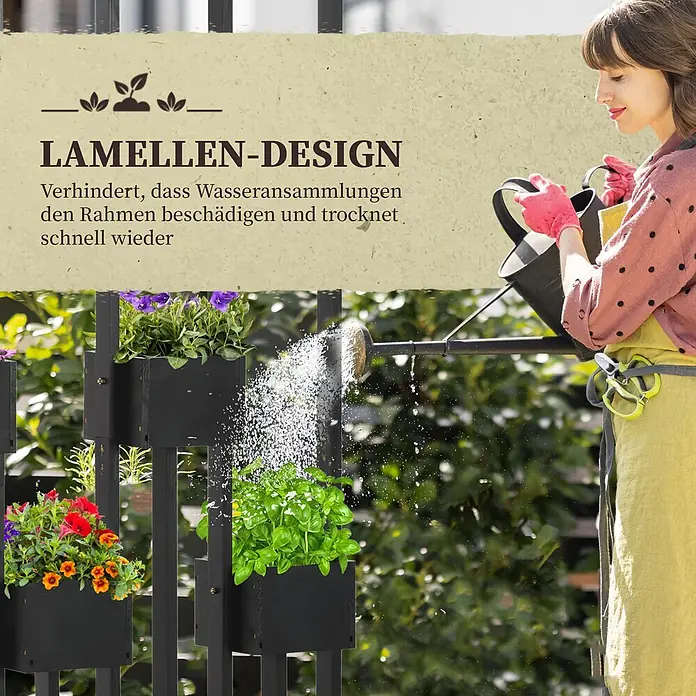 Furnicato Hochbeet - 170 x 45 x 170 cm, Holz, Schwarz - Schwarzer Lamellen-Pflanzkasten mit mehreren Behältern. Eine Person bewässert Pflanzen auf dem Balkon; das Design fördert schnelles Trocknen.