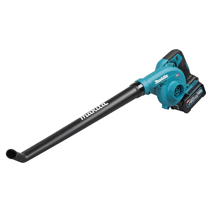 Makita XGT 40V max. Akku-Gebläse UB002GZ01 - 40 V, Ohne Akku, Blasgeschwindigkeit: 99 m/s - Ein türkis-schwarzer Makita Akku-Laubbläser mit langem schwarzem Rohr und 40V max Akku.