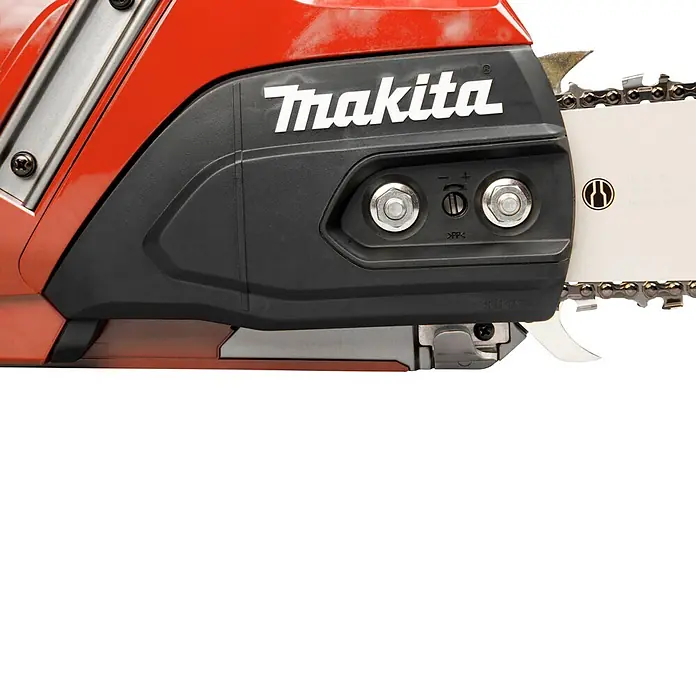 Makita XGT 40V max. Akku-Kettensäge UC030GZ03 - 40 V, Ohne Akku, Schwertlänge: 50 cm - Nahaufnahme einer roten und schwarzen Makita Kettensäge mit freiliegender Kette und Einstellmechanismus.