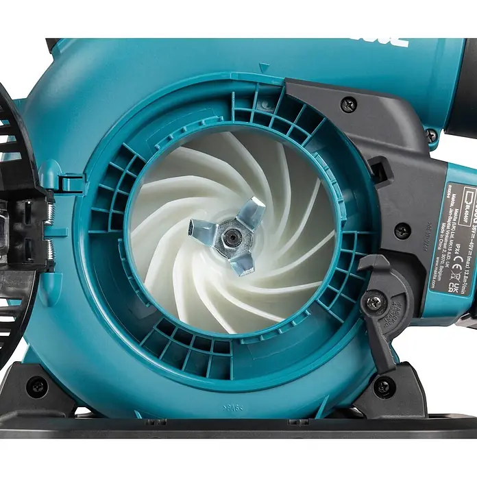 Makita XGT 40V max. Akku-Gebläse UB003GZ - 40 V, Ohne Akku, Blasgeschwindigkeit: 68 m/s - Nahaufnahme des internen Gebläse-Fanrads eines türkisen Elektrowerkzeugs mit weißen Flügeln und metallischem Antrieb.